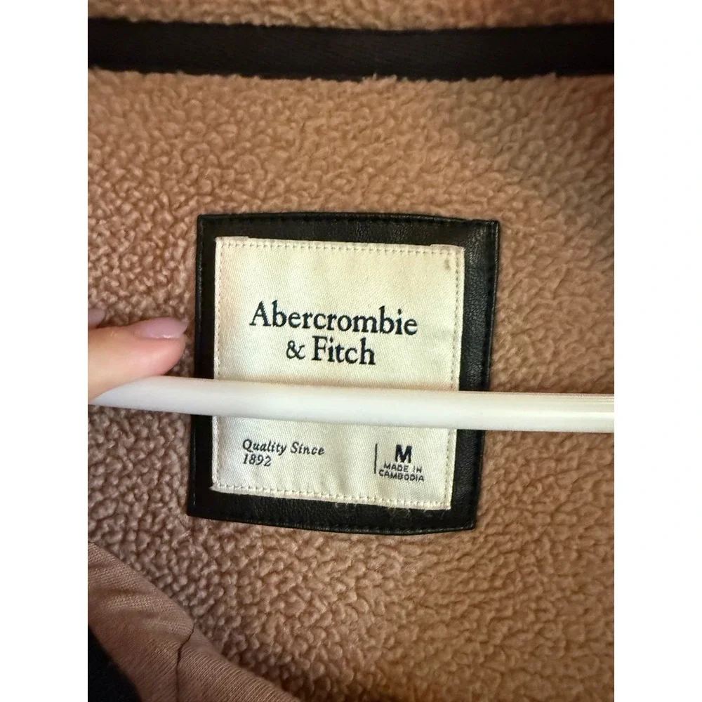 Abercrombie & Fitch Sherpa Fleece Pullover Quilted Faux Leather Snap‎ Neck Tan M